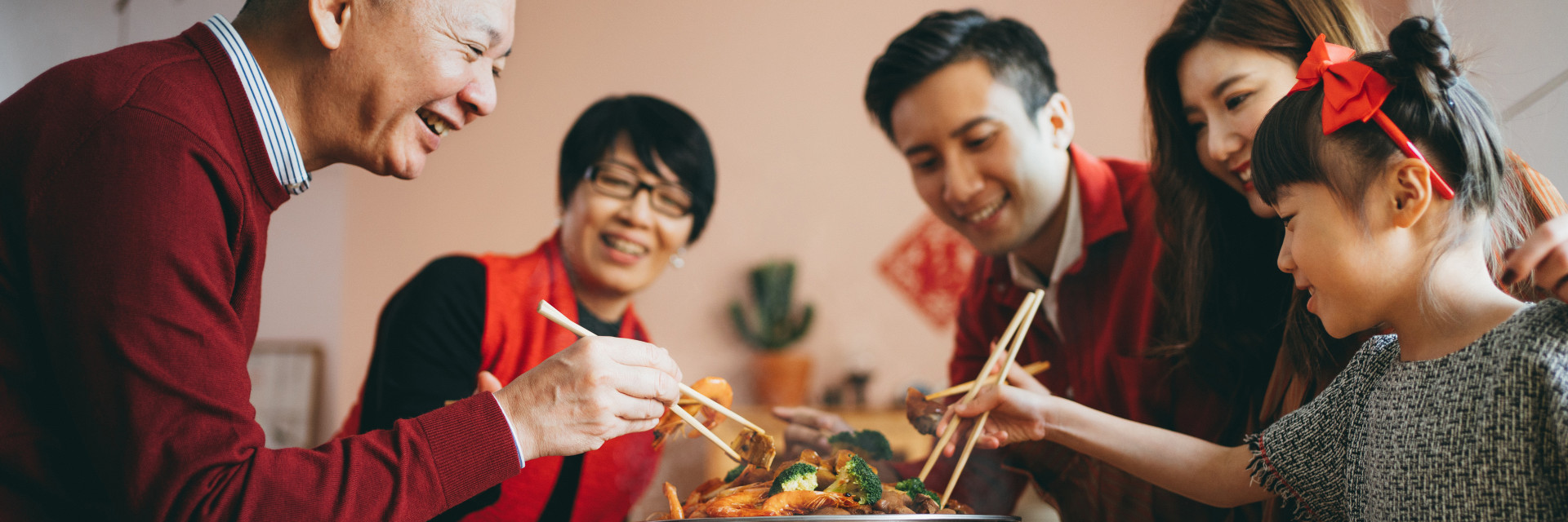 Foodie’s Guide: How Culinary Experiences Shape Your Holiday Home Stay