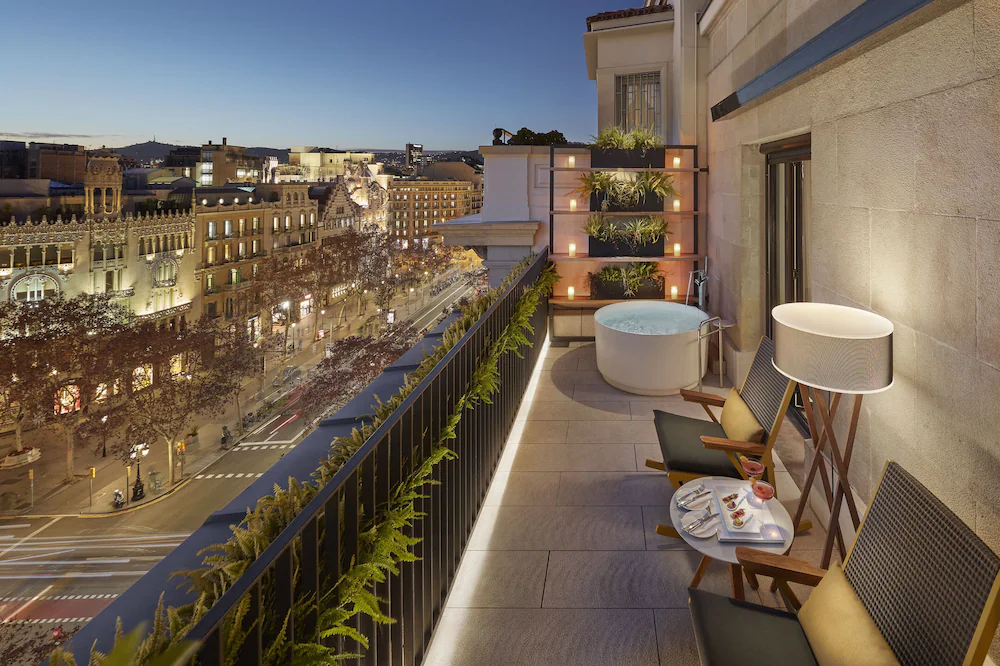Balkon z widokiem na Barcelonę w hotelu Mandarin Oriental
