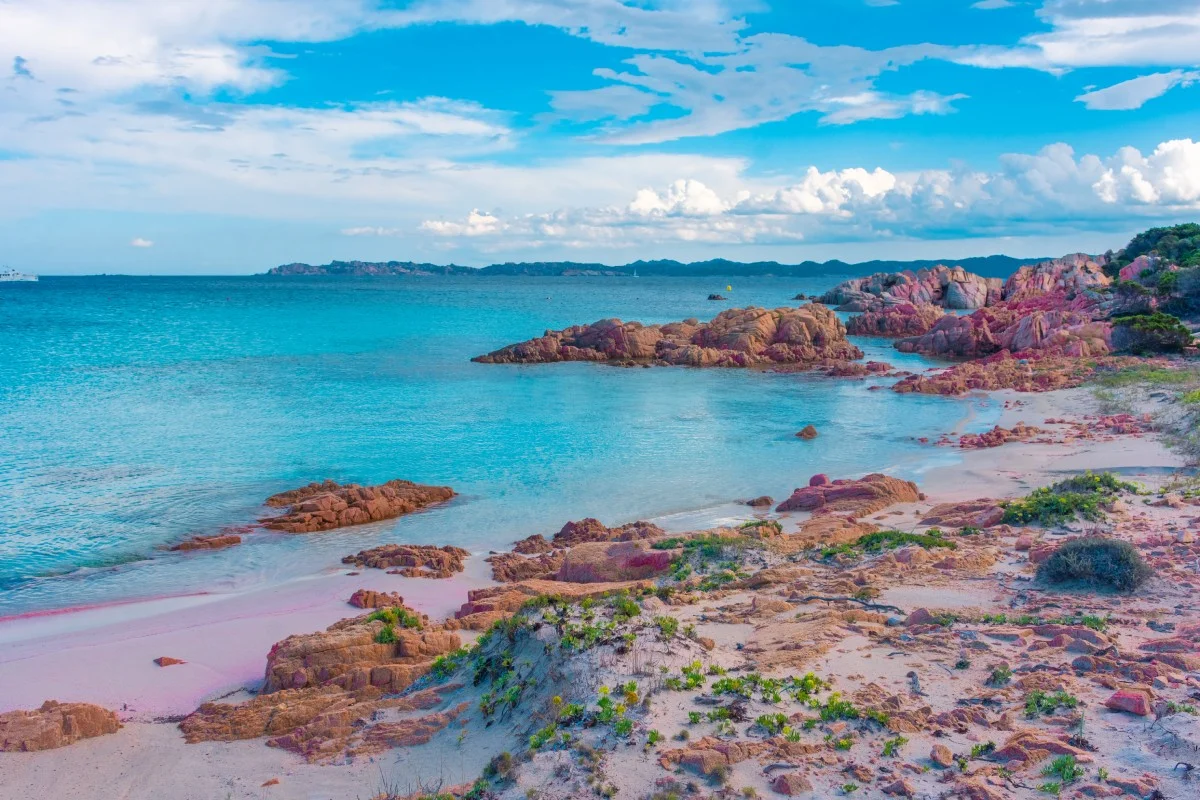 Spiaggia Rossa, Isola Budelli (Italy) © shutterstock