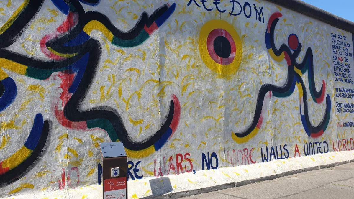 Fragment of East Side Gallery, Berlin © Agnieszka Hanusiewicz