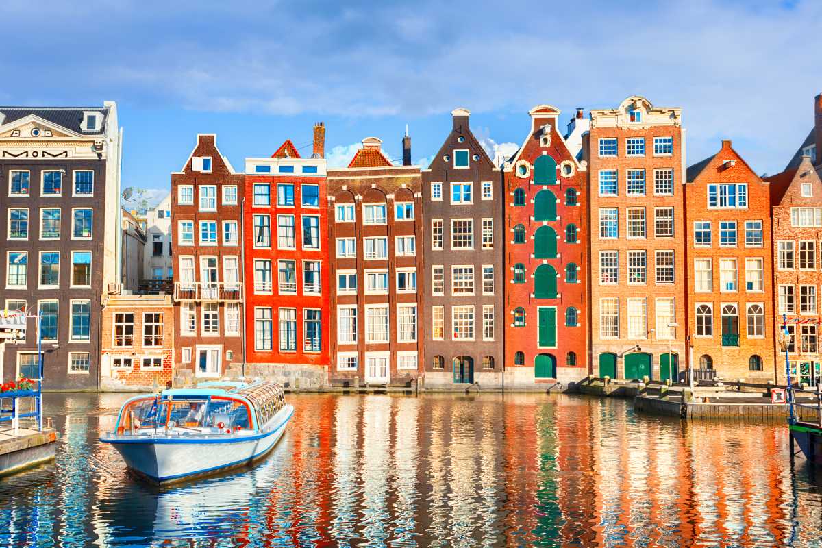 Typical Amsterdam architecture © iStock