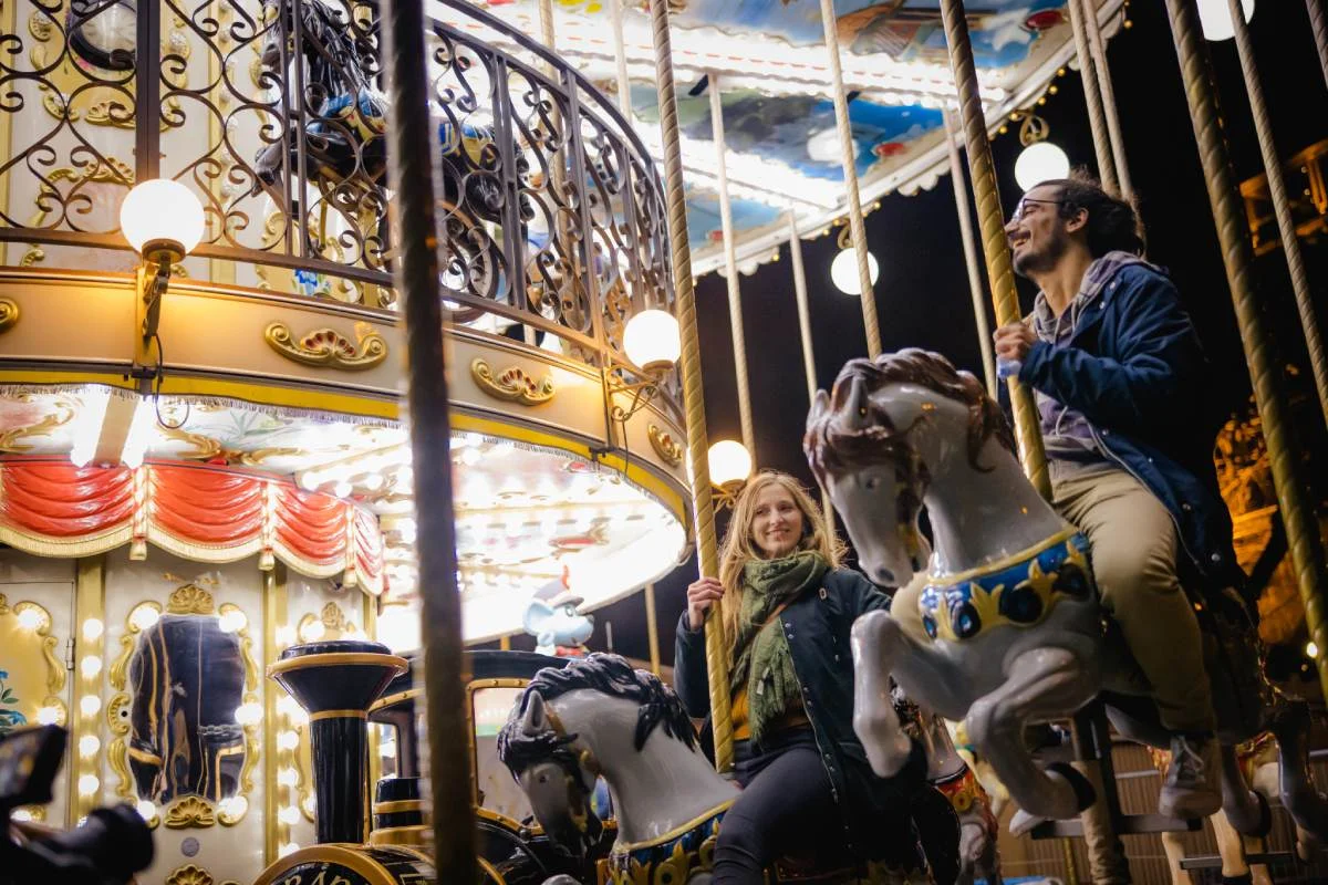 Couple on a Carousel in Paris © iStock