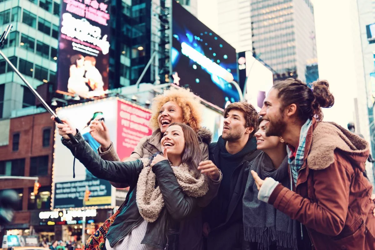 Friends on Times Square, New York City © iStock
