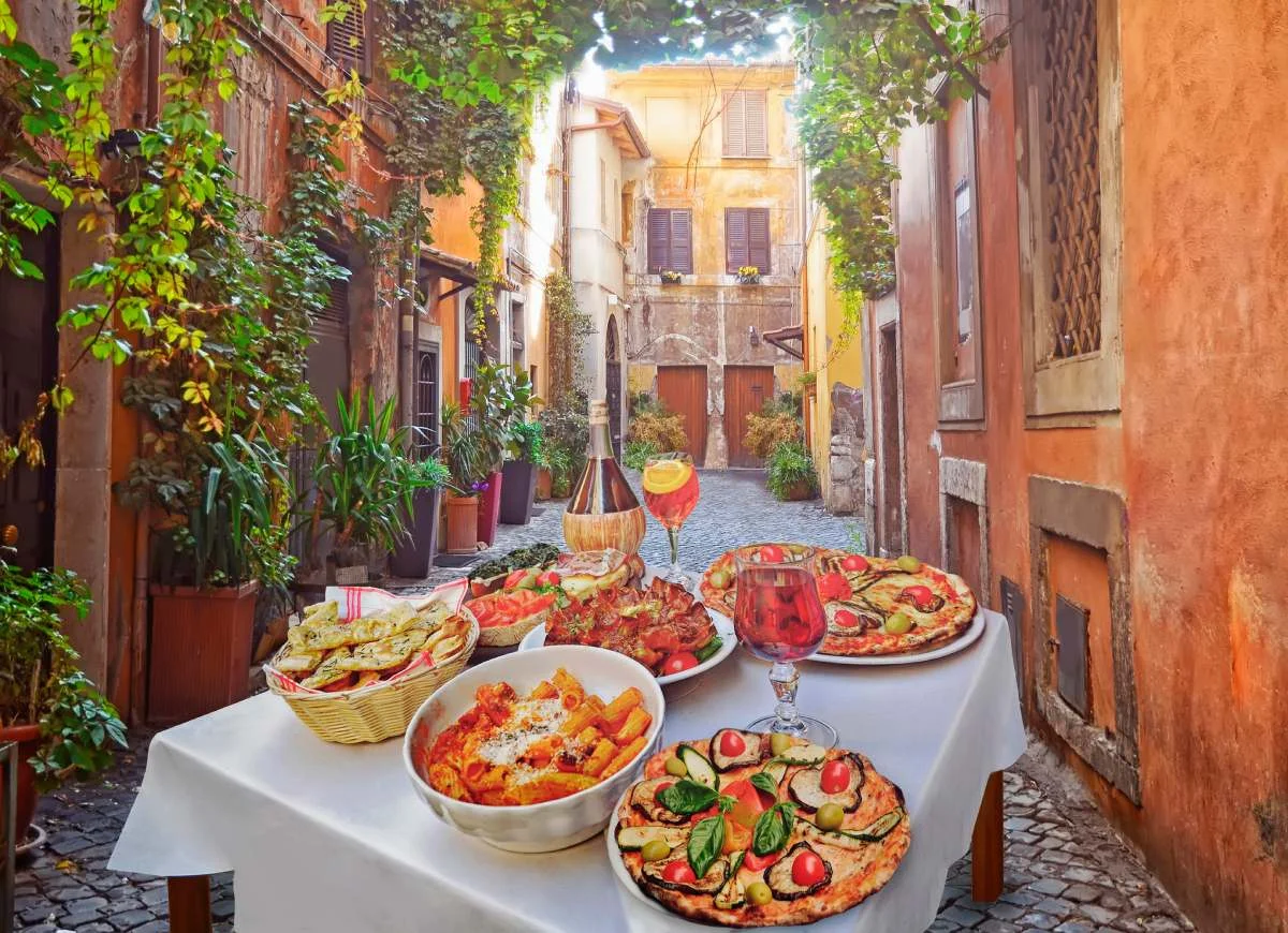 Feast in a traditional Roman street © iStock