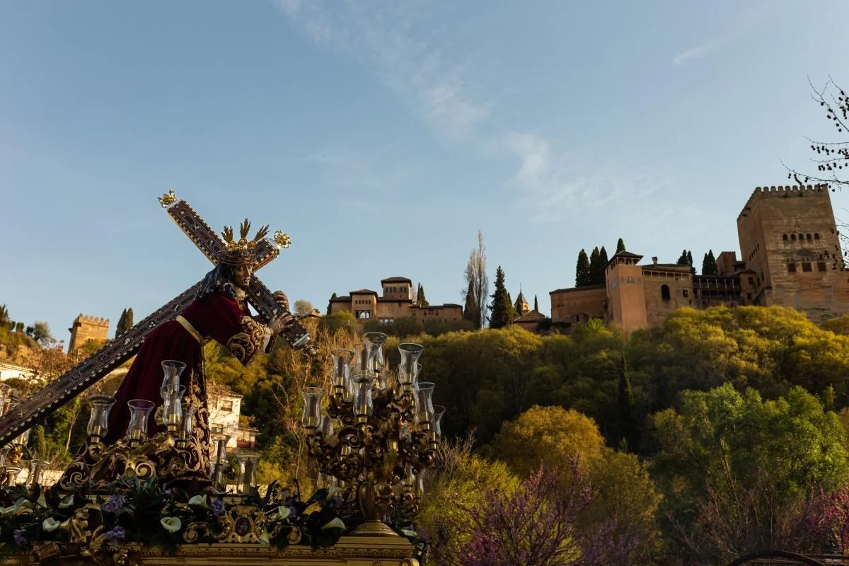 The Easter procession in Granada © iStock