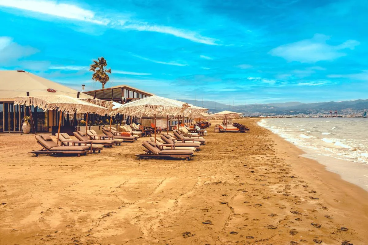 Lady's Mile Beach